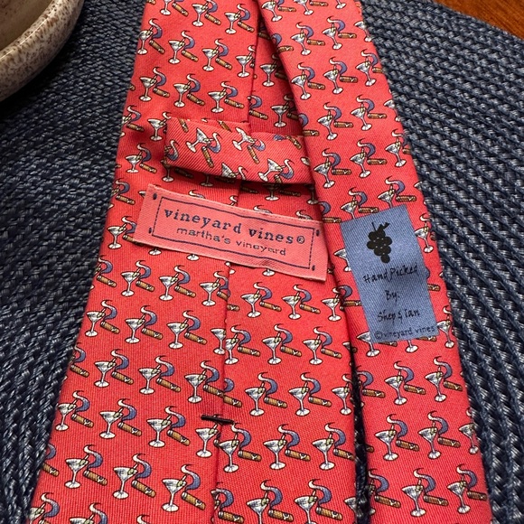 🍸EUC Vineyard Vines Martha’s Vinyard Cigar and Martini Tie Pink 🍸 - Picture 2 of 5